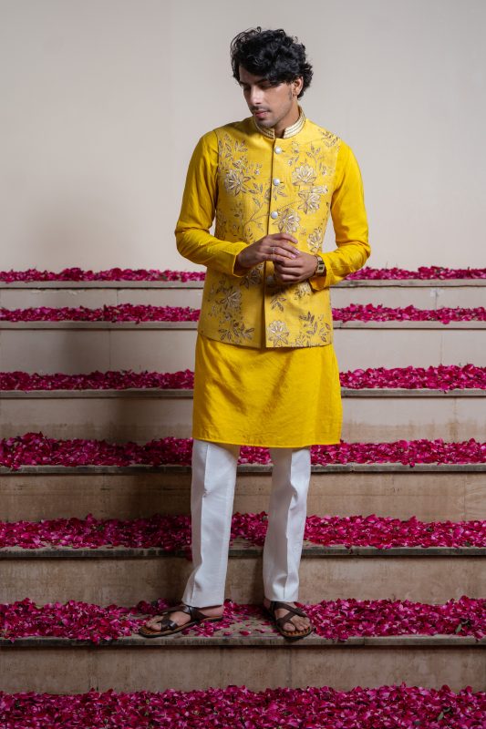 Shop Phool Bel | Yellow Bandi Set | Bandi Set For Men | Ayush Jain | houseofayushjain