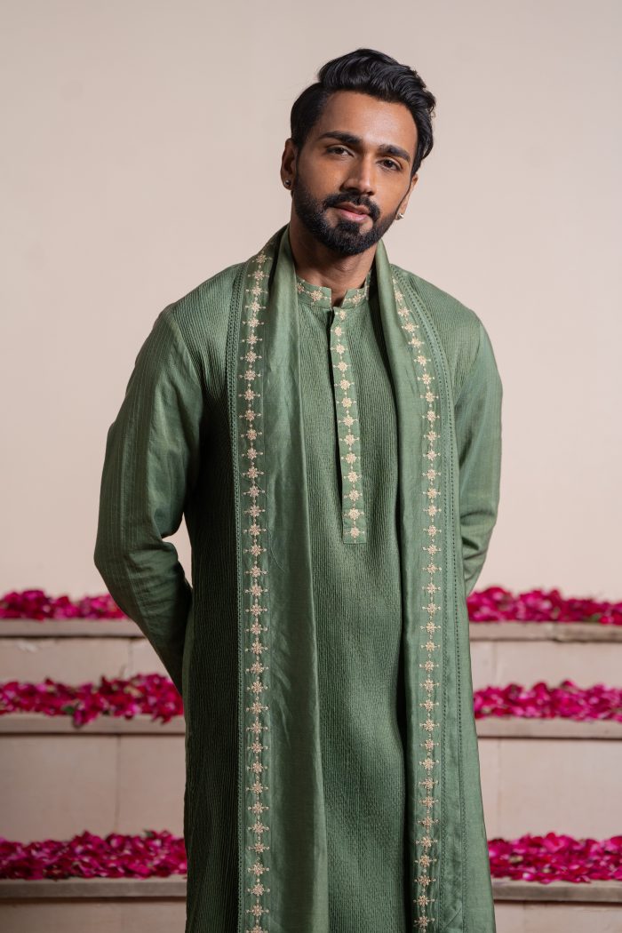 Shop Pin Tuck Kurta | Panna Set | Dori Work Kurta | Ayush Jain | Kurtas for Men | houseofayushjain