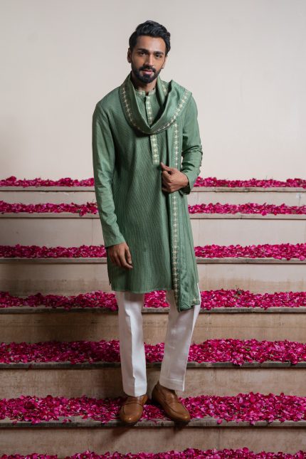 Shop Pin Tuck Kurta | Panna Set | Dori Work Kurta | Ayush Jain | Kurtas for Men | houseofayushjain