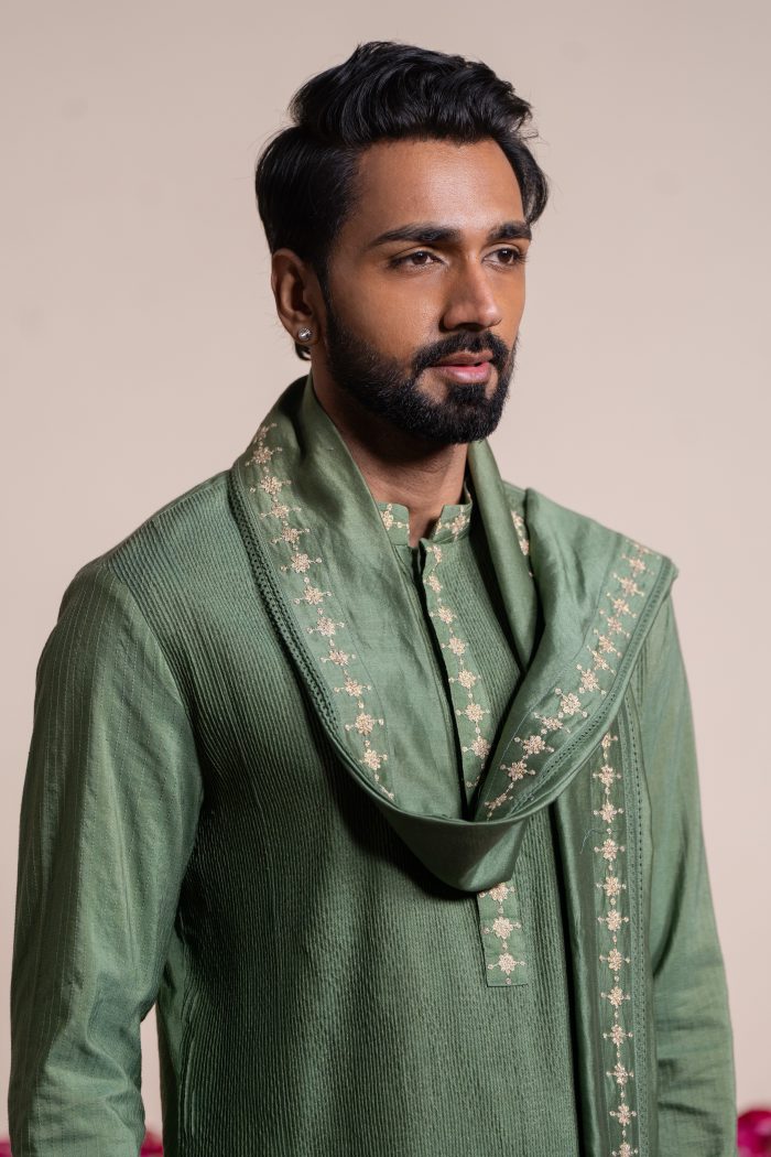 Shop Pin Tuck Kurta | Panna Set | Dori Work Kurta | Ayush Jain | Kurtas for Men | houseofayushjain