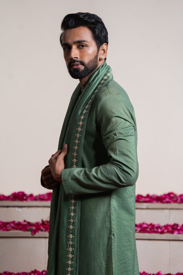 Shop Pin Tuck Kurta | Panna Set | Dori Work Kurta | Ayush Jain | Kurtas for Men | houseofayushjain