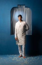 Shop Parijat Kurta | Off-White Kurta Ensemble | houseofayushjain