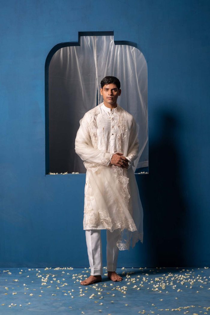 Buy Sukoon Kurta Set | White Kurta With Organza | Ayush Jain